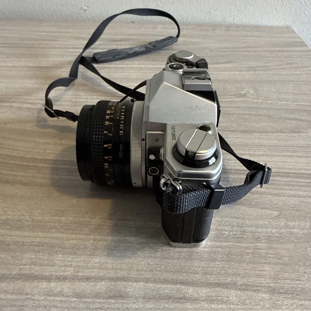 Canon AE-1 SLR 35mm Film Camera w/ Canon Lens FD 50mm F1.8!l Tested Works